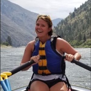 Meet your Posher, Alexis